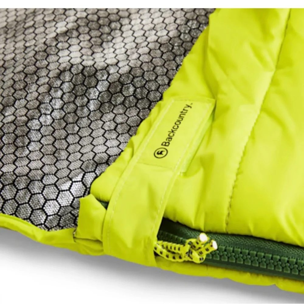 NWT BACKCOUNTRY DOG THERMAL SLEEPING BAGSZ S/M 27 L X 38 W inc (68 L X 96 W Cm)